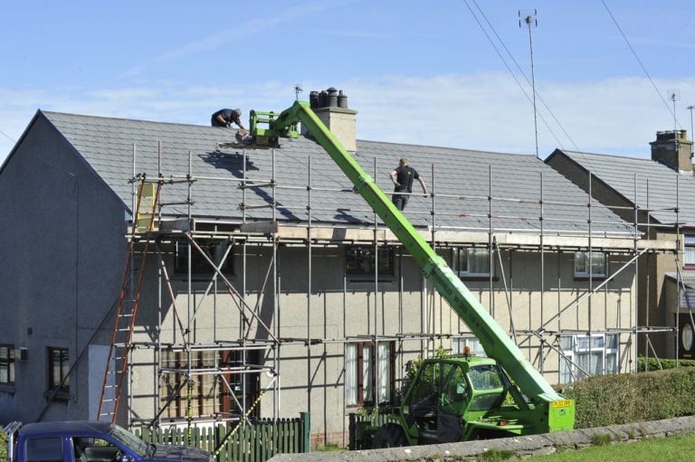 Why Use the Internet to Find Roofing Contractors?